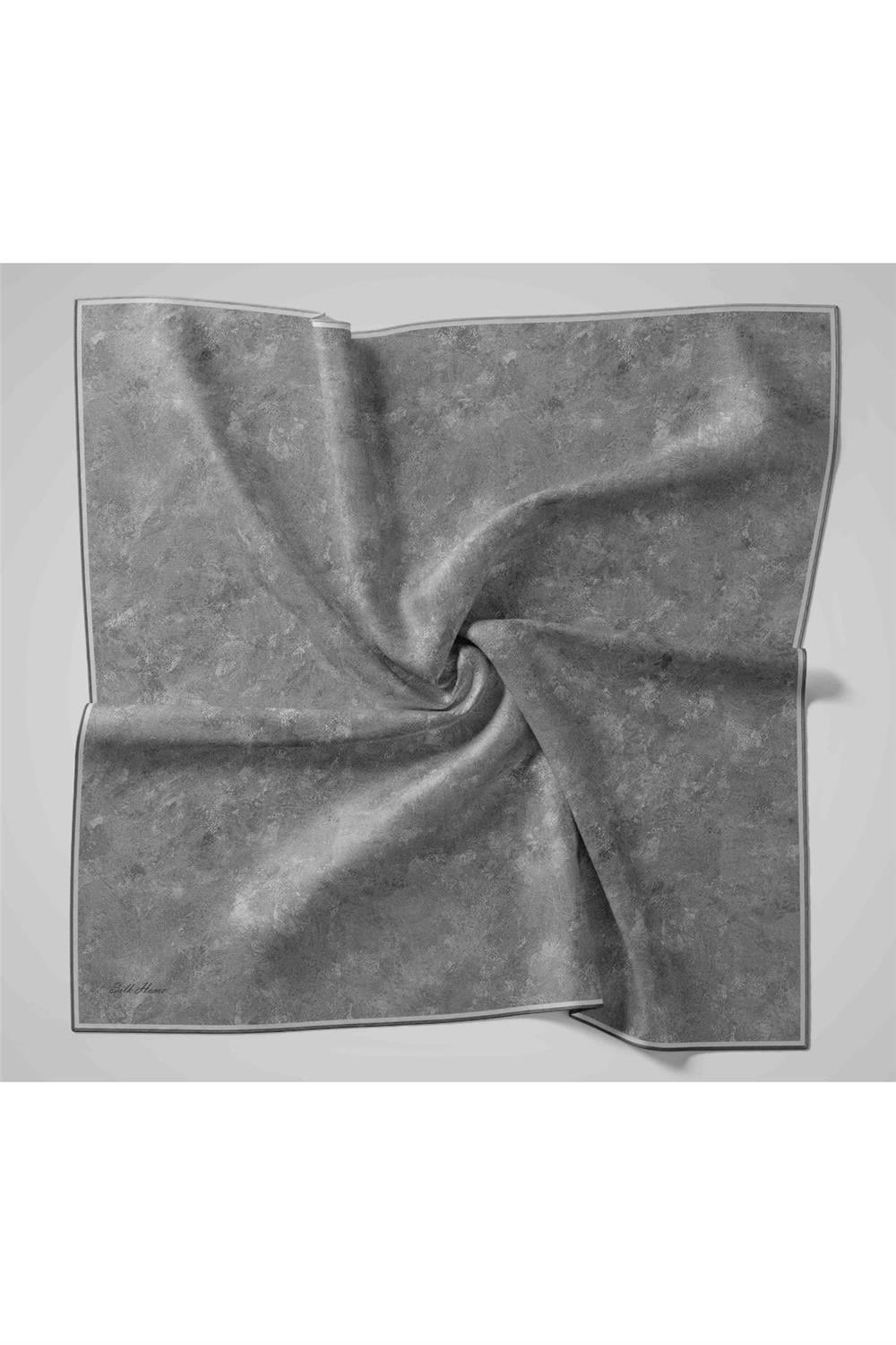 Twill İpek Eşarp Gri–Beyaz–Siyah Desenli Tok Duruşlu 90x90