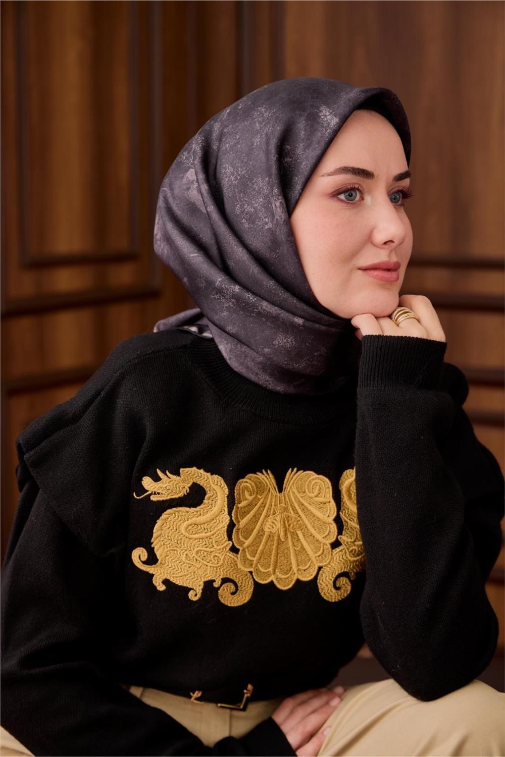 Twill İpek Eşarp Gri–Beyaz–Siyah Desenli Tok Duruşlu 90x90