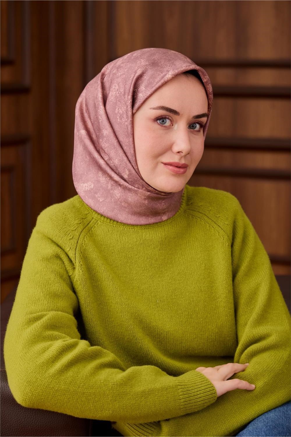 Twill İpek Eşarp Gül Kurusu–Toz Pembe Desenli Tok Duruşlu 90x90