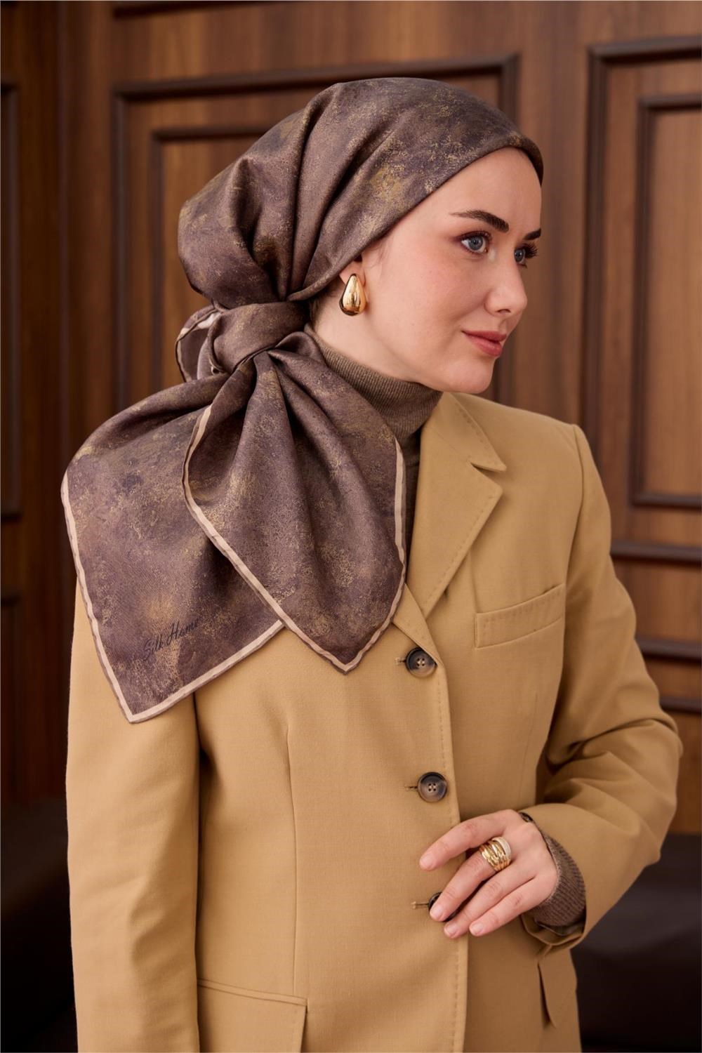 Twill İpek Eşarp Haki–Bej Desenli Tok Duruşlu 90x90