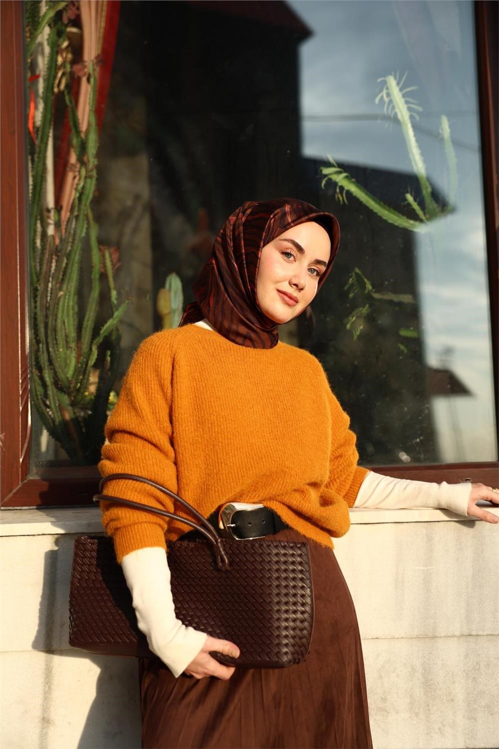 Twill İpek Eşarp Kahverengi Mercan Geometrik Desenli Tok Duruşlu 90x90