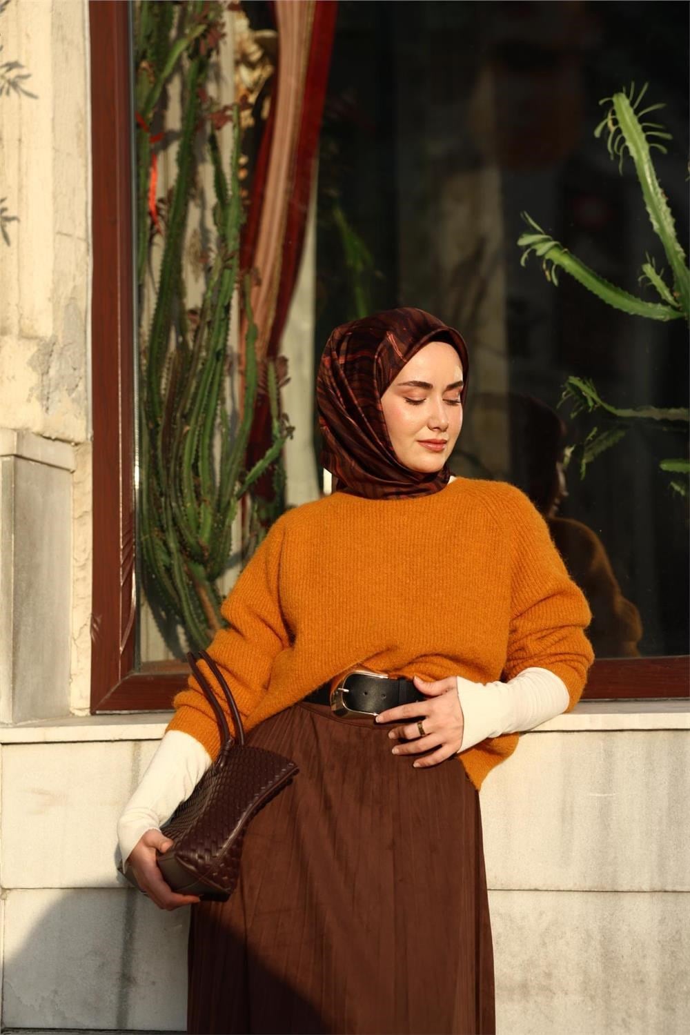 Twill İpek Eşarp Kahverengi Mercan Geometrik Desenli Tok Duruşlu 90x90