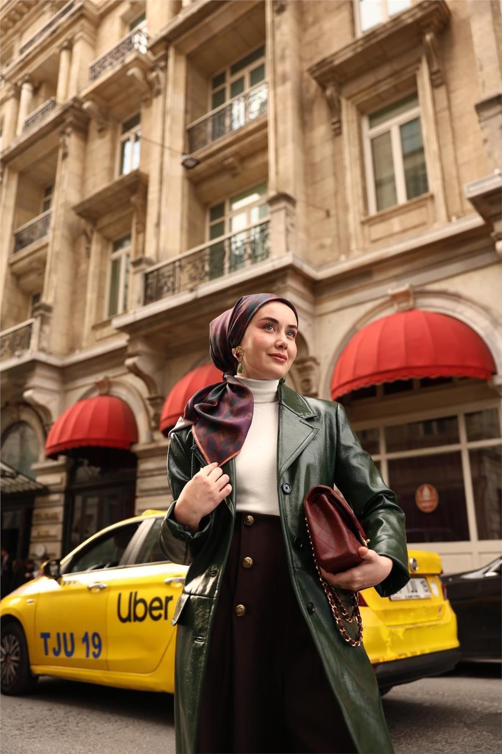 Twill İpek Eşarp Kahverengi Mor Çağla Papatya Desenli Tok Duruşlu 90x90