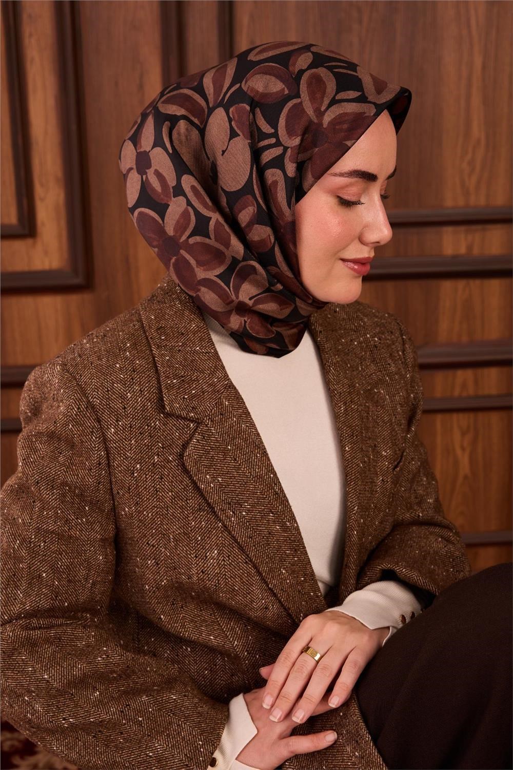 Twill İpek Eşarp Kahverengi-Sütlü Kahve Papatya Desenli Tok Duruşlu 90x90
