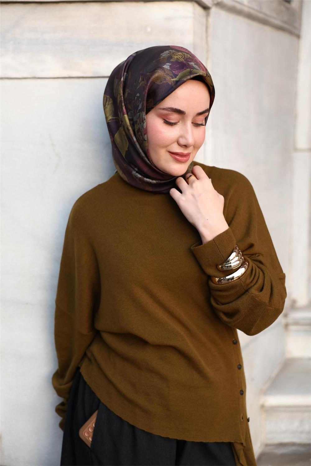 Twill İpek Eşarp Kahverengi-Yeşil Çiçek Desenli Tok Duruşlu Kaymaz 90x90