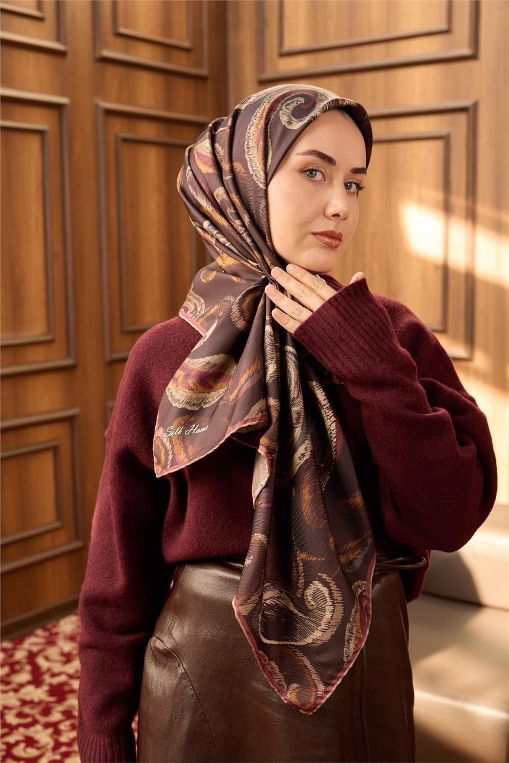 Twill İpek Eşarp Kahverengi–Vizon Desenli Tok Duruşlu Kaymaz 90x90