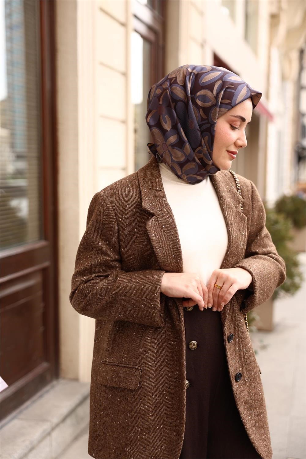Twill İpek Eşarp Karolina Mavi Vizon Acı Kahve Papatya Desenli Tok Duruşlu 90x90