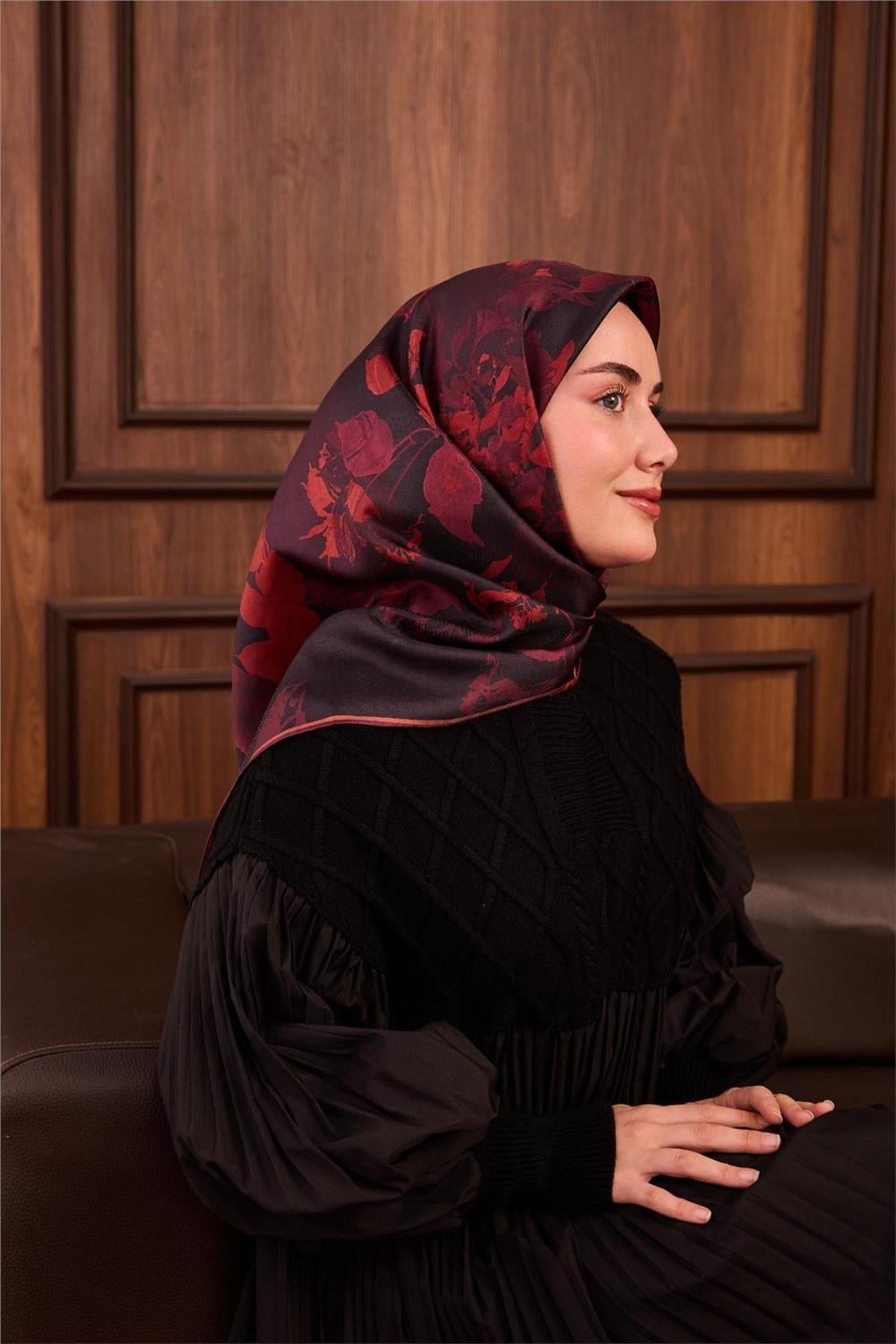 Twill İpek Eşarp Kırmızı-Siyah Çiçek Desenli Tok Duruşlu Kaymaz 90x90