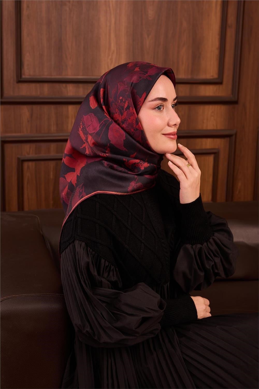 Twill İpek Eşarp Kırmızı-Siyah Çiçek Desenli Tok Duruşlu Kaymaz 90x90