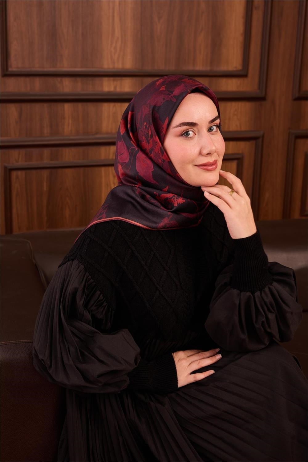 Twill İpek Eşarp Kırmızı-Siyah Çiçek Desenli Tok Duruşlu Kaymaz 90x90