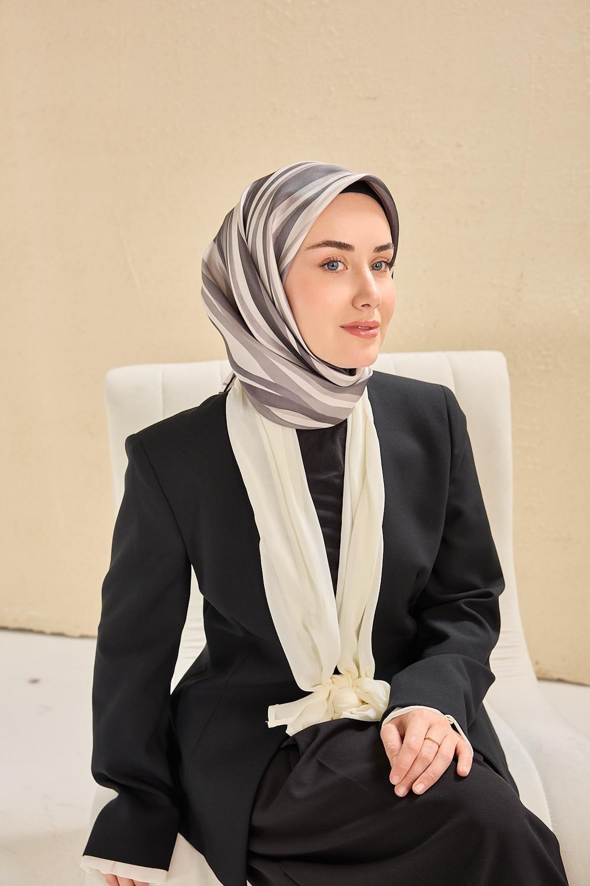 Twill İpek Eşarp Kıvrımlı Şerit Gri 90x90