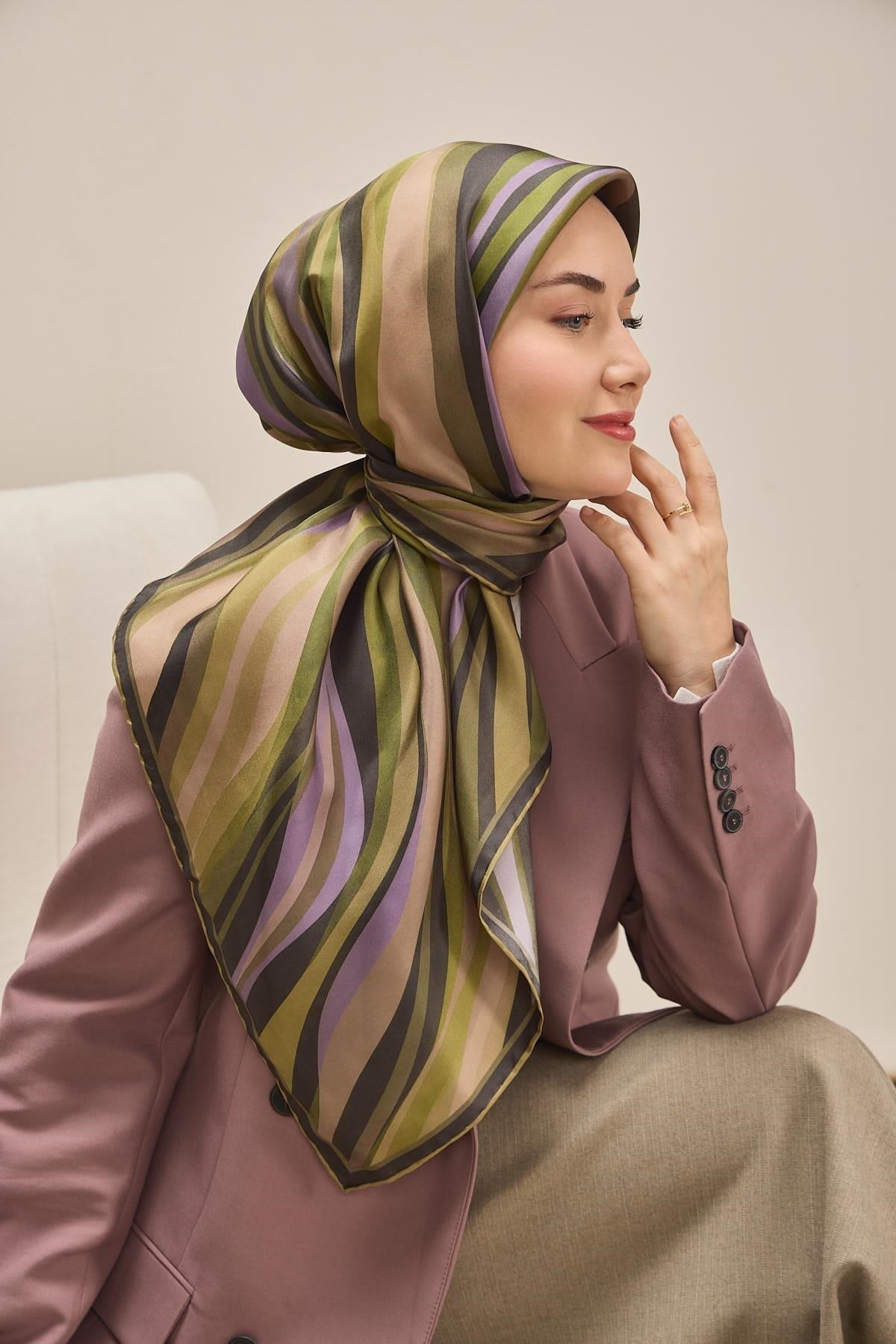Twill İpek Eşarp Kıvrımlı Şerit Yeşil Bej 90x90