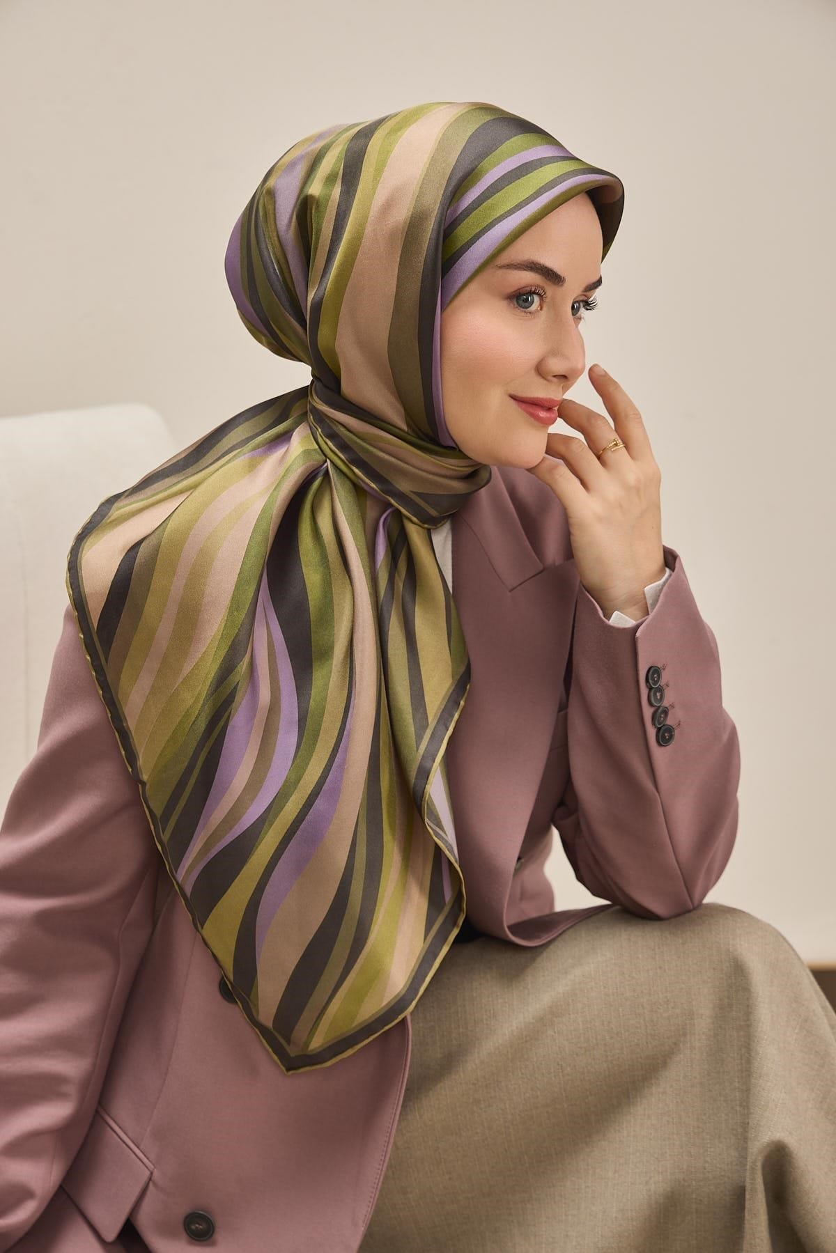 Twill İpek Eşarp Kıvrımlı Şerit Yeşil Bej 90x90