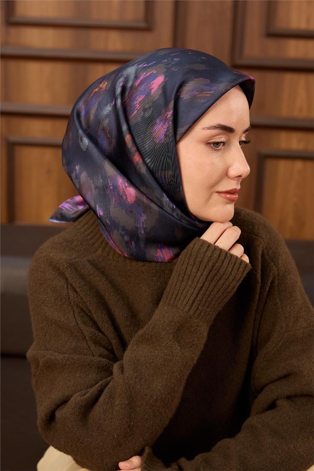 Twill İpek Eşarp Koyu Lacivert-Erguvan Desenli Tok Duruşlu 90x90