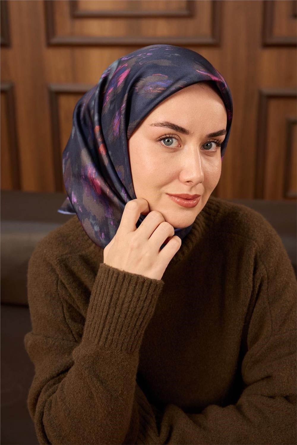 Twill İpek Eşarp Koyu Lacivert-Erguvan Desenli Tok Duruşlu 90x90