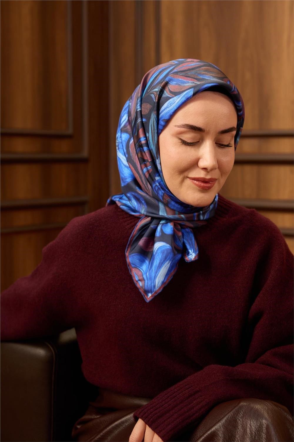 Twill İpek Eşarp Koyu Lacivert-Saks Mavi Desenli Tok Duruşlu 90x90