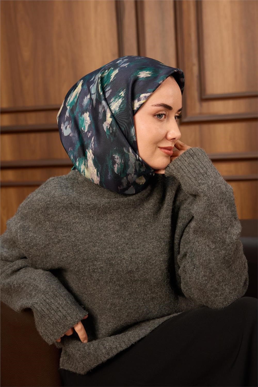 Twill İpek Eşarp Koyu Lacivert-Zümrüt Desenli Tok Duruşlu 90x90
