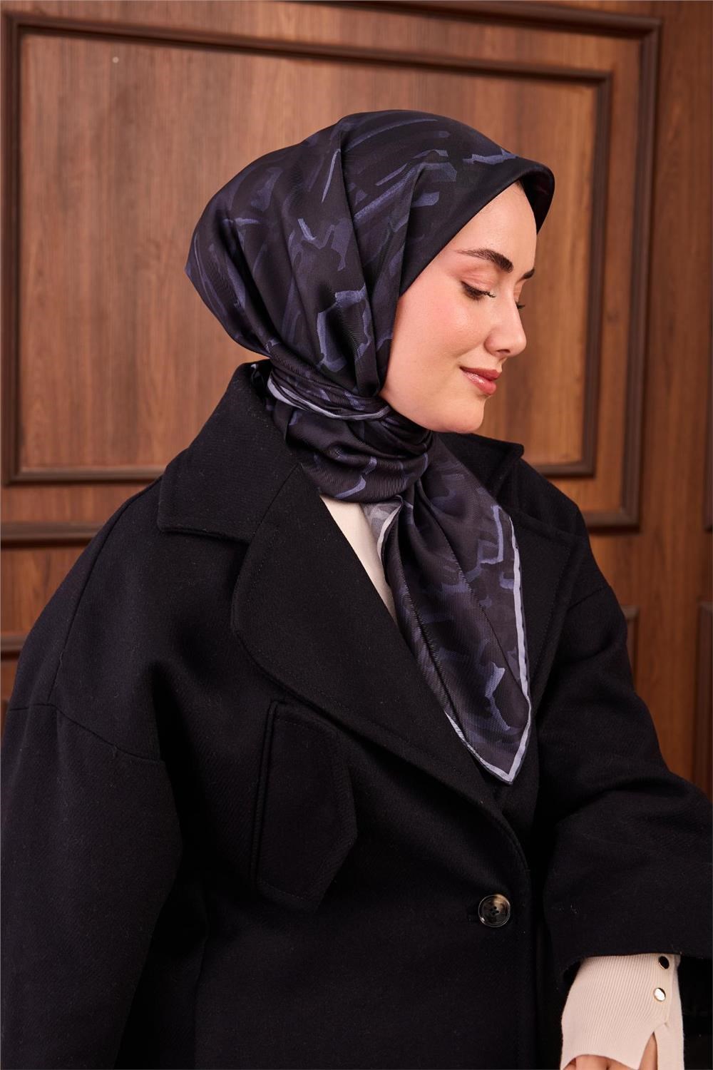 Twill İpek Eşarp Koyu Lacivert–Pastel Mavi Desenli Tok Duruşlu 90x90