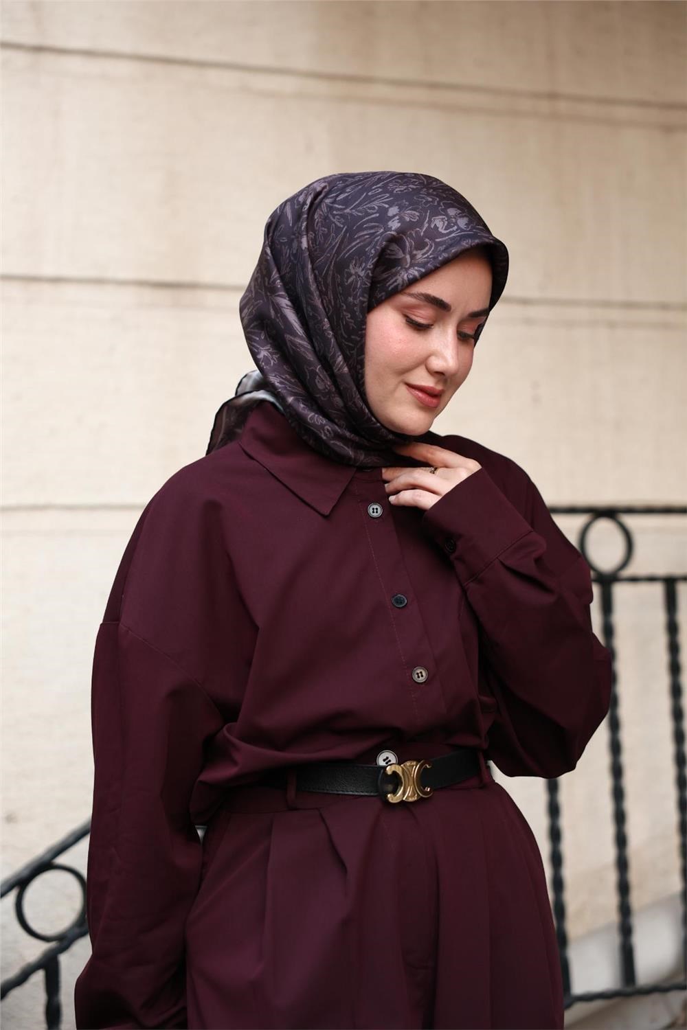 Twill İpek Eşarp Koyu Mor Çiçek Desenli Tok Duruşlu 90x90