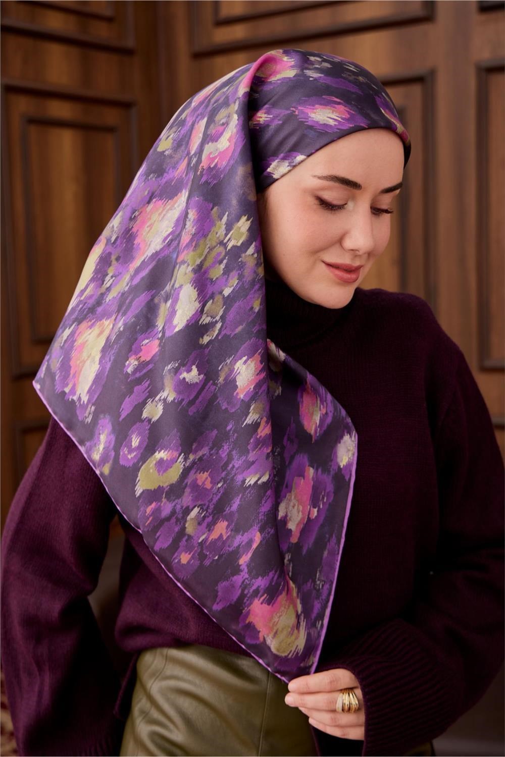 Twill İpek Eşarp Koyu Mor-Violet Desenli Tok Duruşlu 90x90