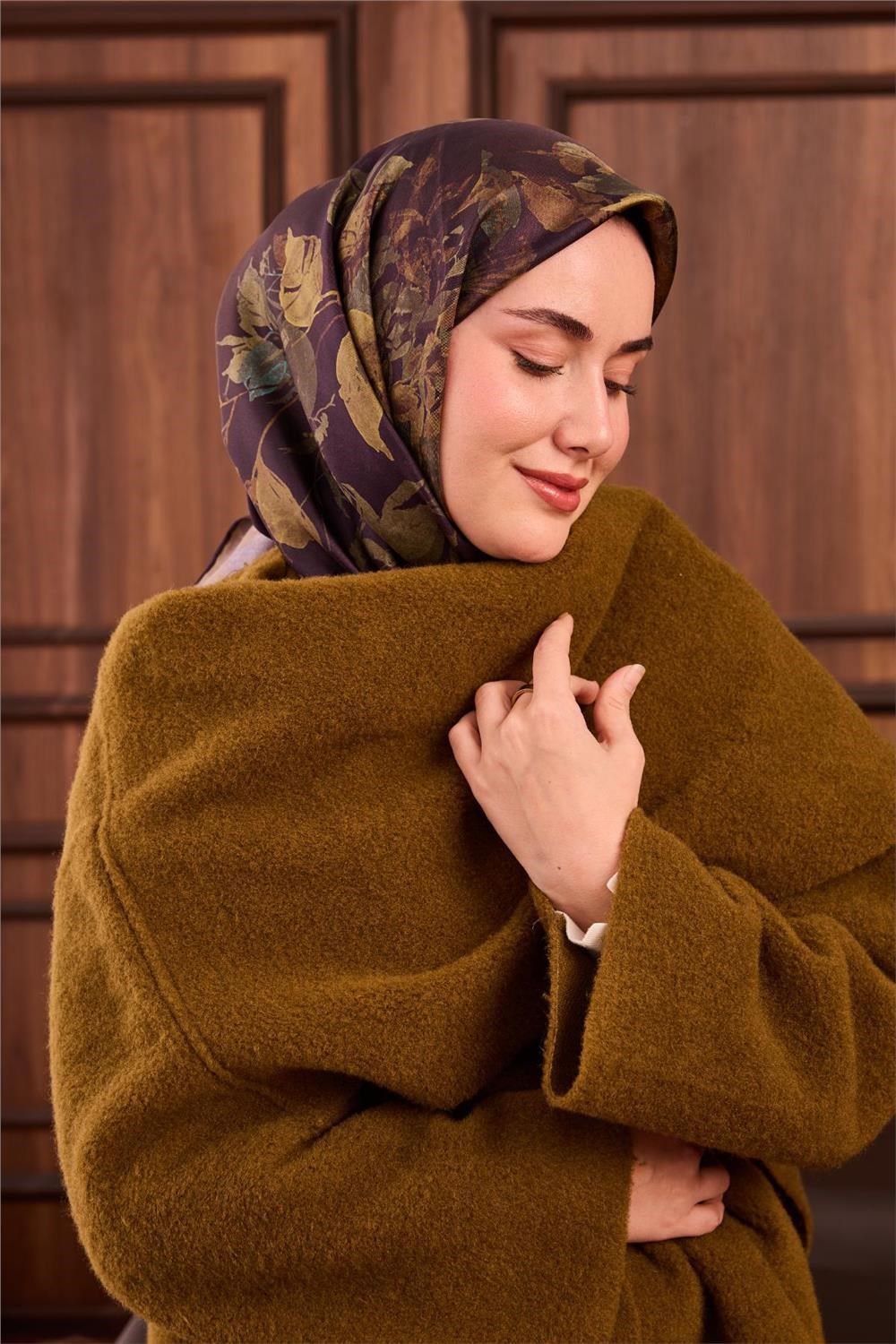 Twill İpek Eşarp Koyu Mor-Yeşil Çiçek Desenli Tok Duruşlu Kaymaz 90x90