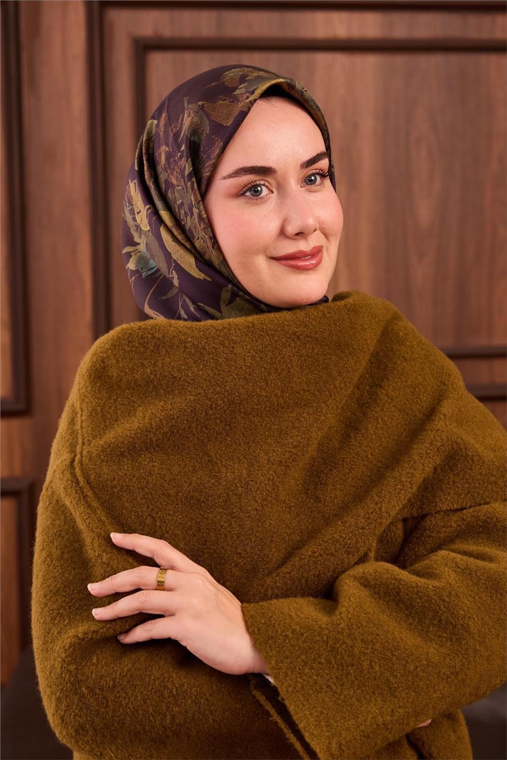Twill İpek Eşarp Koyu Mor-Yeşil Çiçek Desenli Tok Duruşlu Kaymaz 90x90