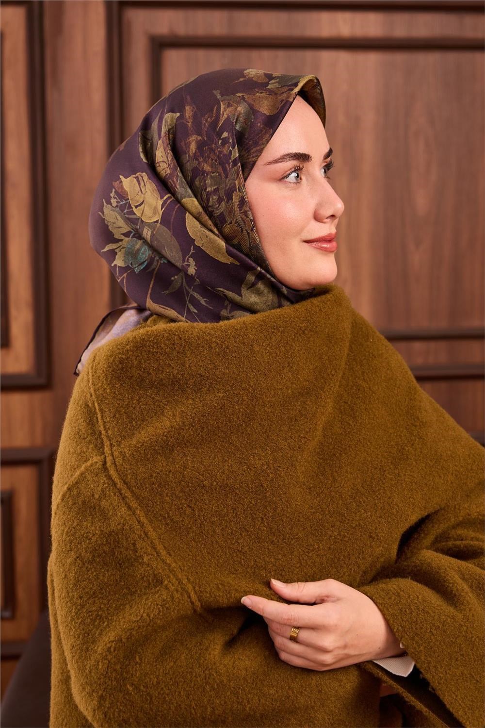 Twill İpek Eşarp Koyu Mor-Yeşil Çiçek Desenli Tok Duruşlu Kaymaz 90x90