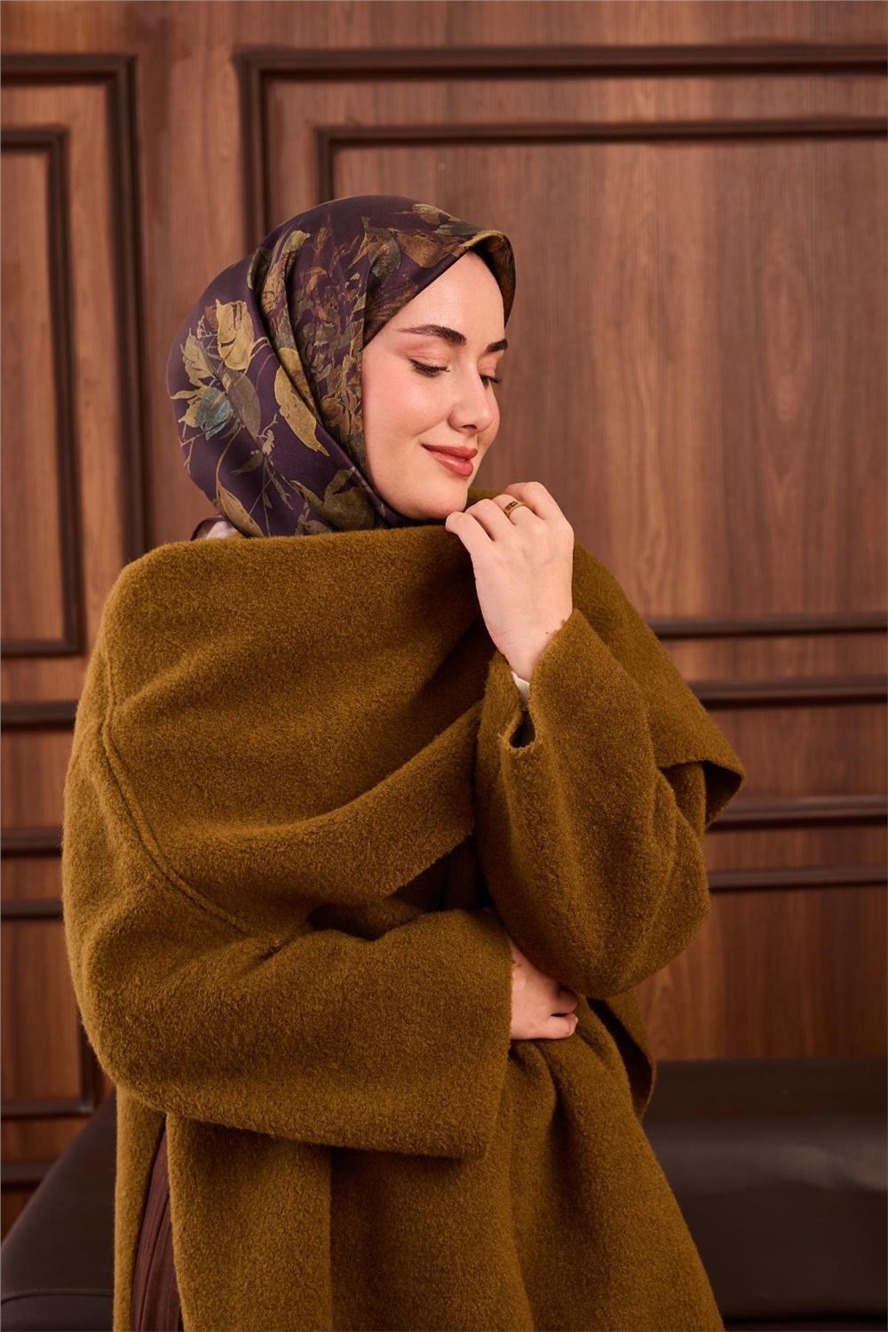 Twill İpek Eşarp Koyu Mor-Yeşil Çiçek Desenli Tok Duruşlu Kaymaz 90x90