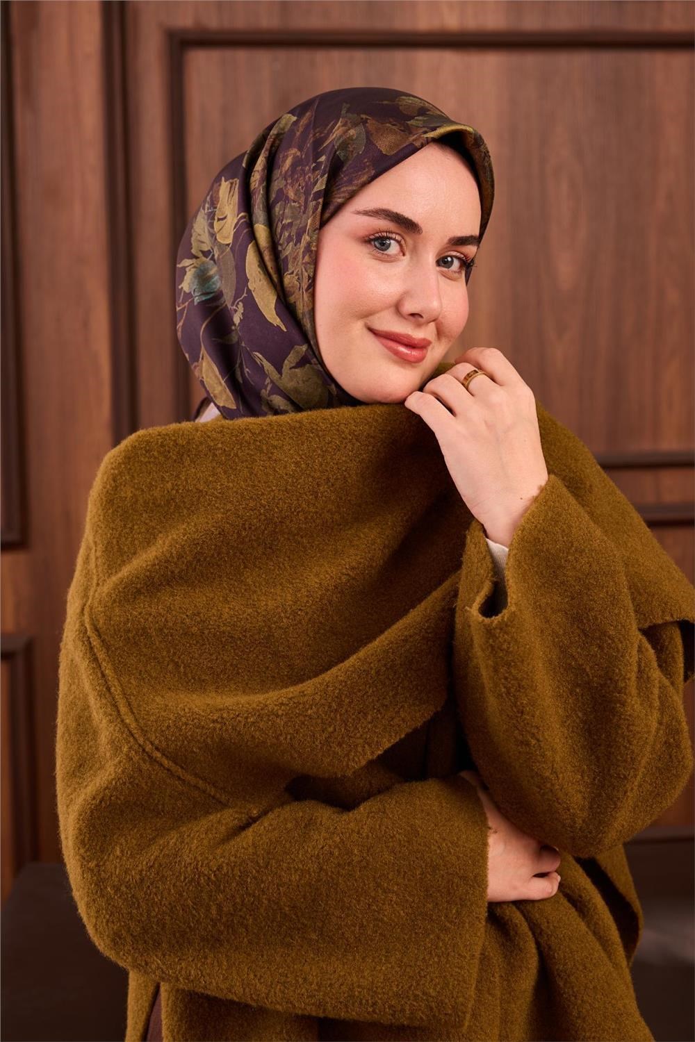Twill İpek Eşarp Koyu Mor-Yeşil Çiçek Desenli Tok Duruşlu Kaymaz 90x90