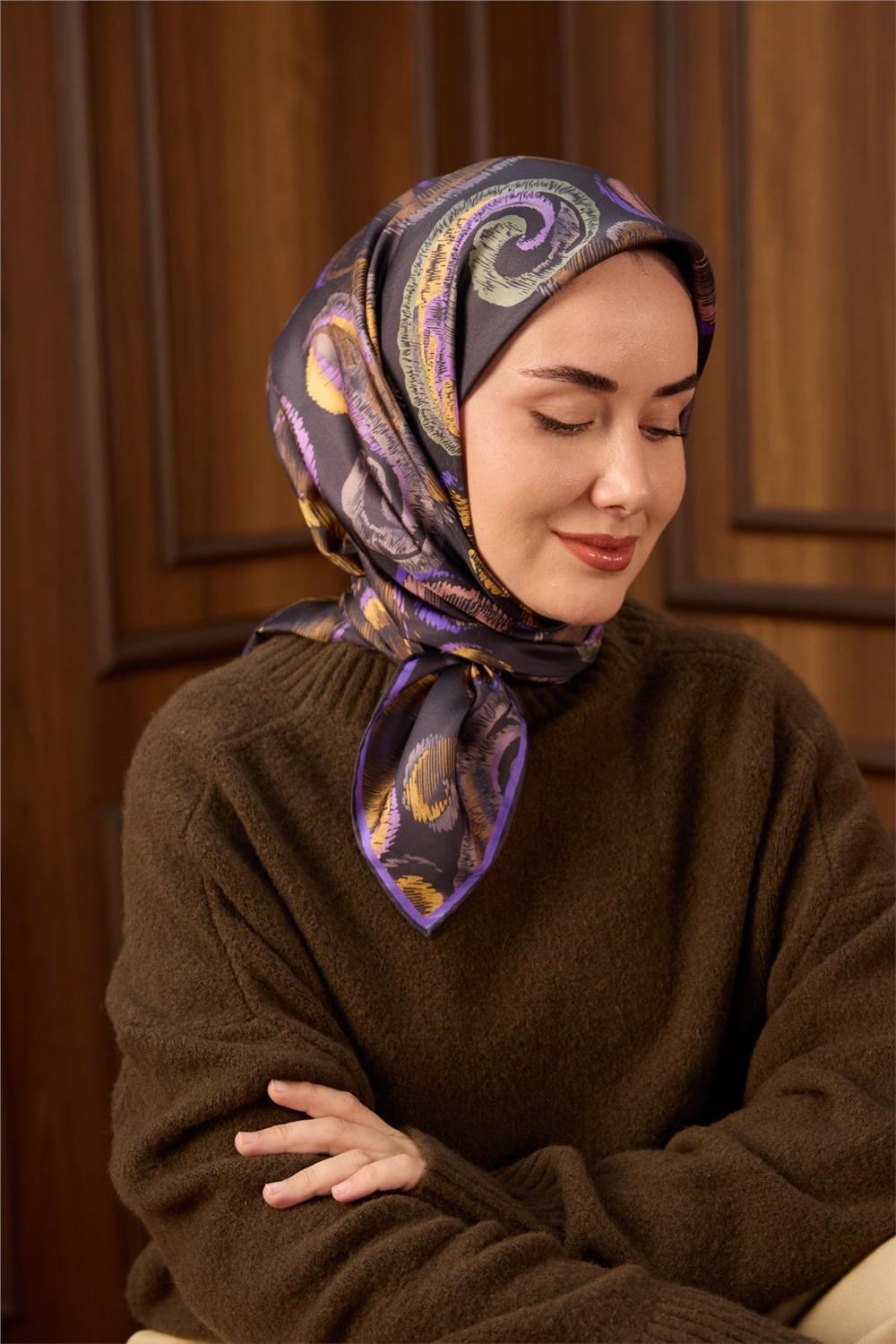 Twill İpek Eşarp Koyu Mor-Yeşil Desenli Tok Duruşlu 90x90