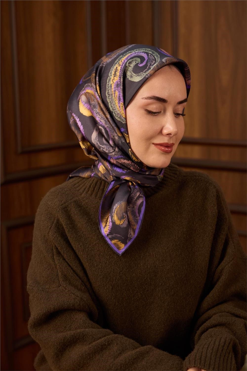 Twill İpek Eşarp Koyu Mor-Yeşil Desenli Tok Duruşlu 90x90