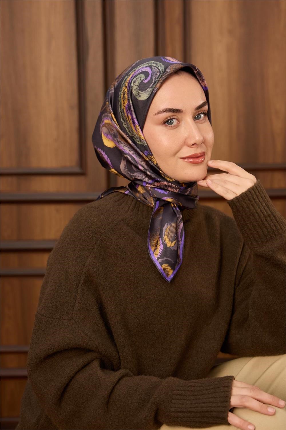 Twill İpek Eşarp Koyu Mor-Yeşil Desenli Tok Duruşlu 90x90