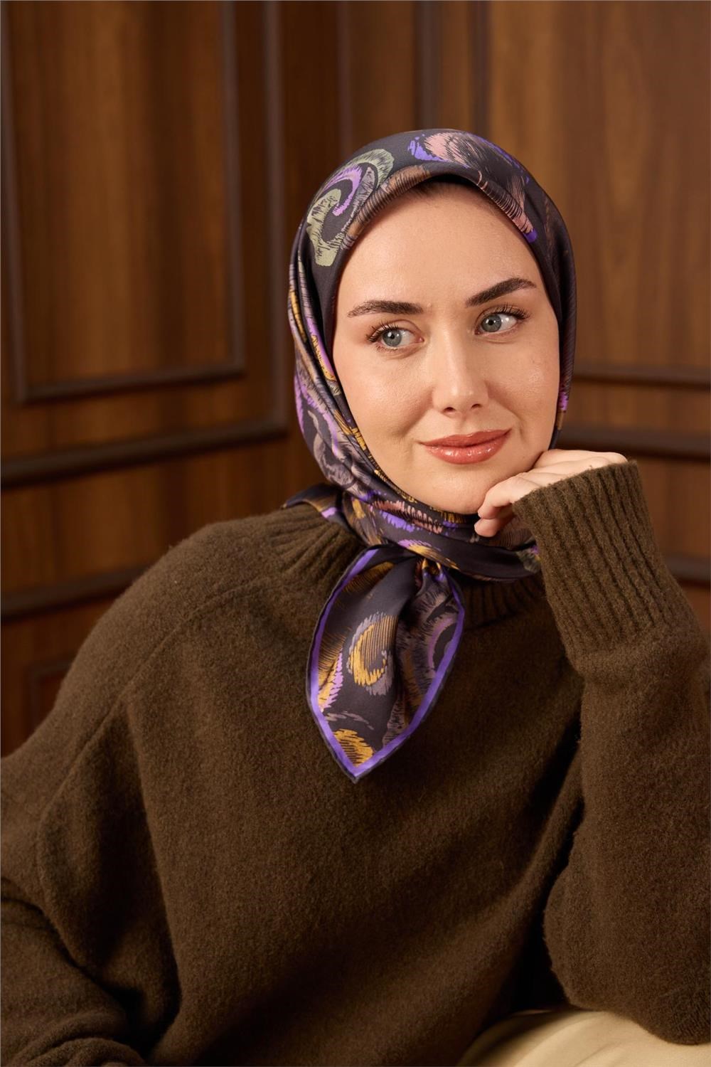Twill İpek Eşarp Koyu Mor-Yeşil Desenli Tok Duruşlu 90x90