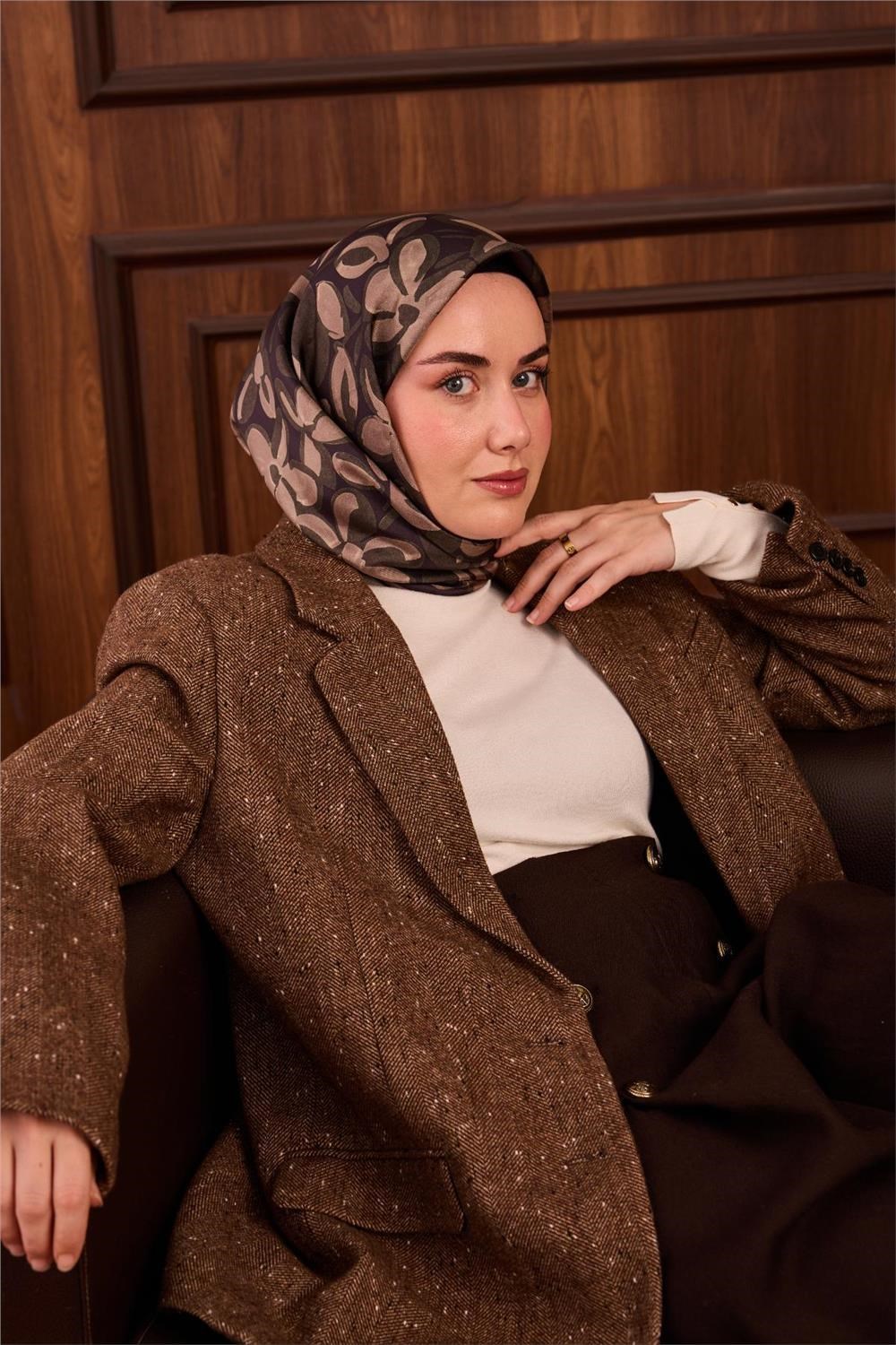 Twill İpek Eşarp Koyu Mor Yeşil Vizon Papatya Desenli Tok Duruşlu 90x90
