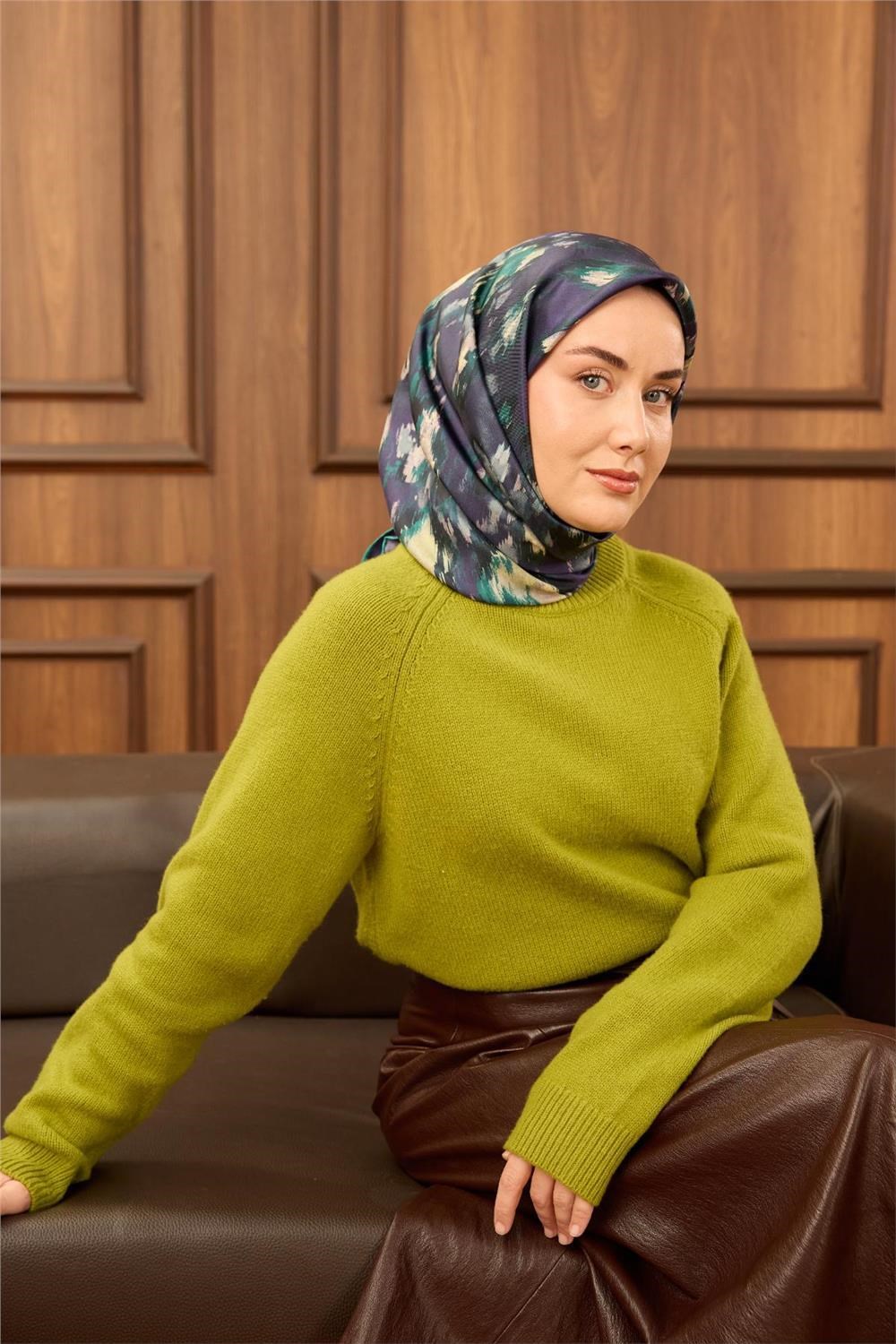 Twill İpek Eşarp Koyu Mor-Zümrüt Desenli Tok Duruşlu 90x90