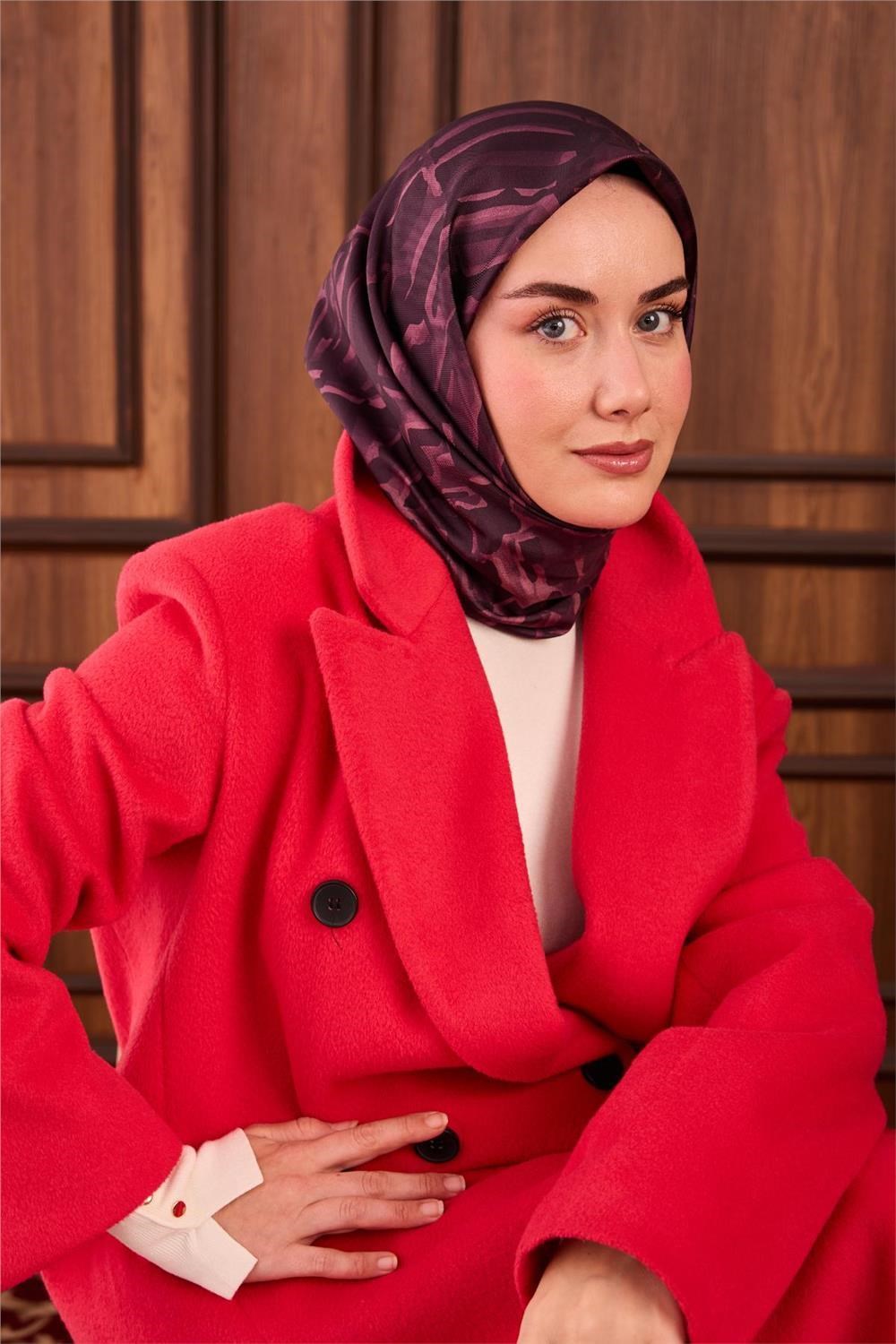 Twill İpek Eşarp Koyu Mor–Leylak–Eflatun Desenli Tok Duruşlu 90x90