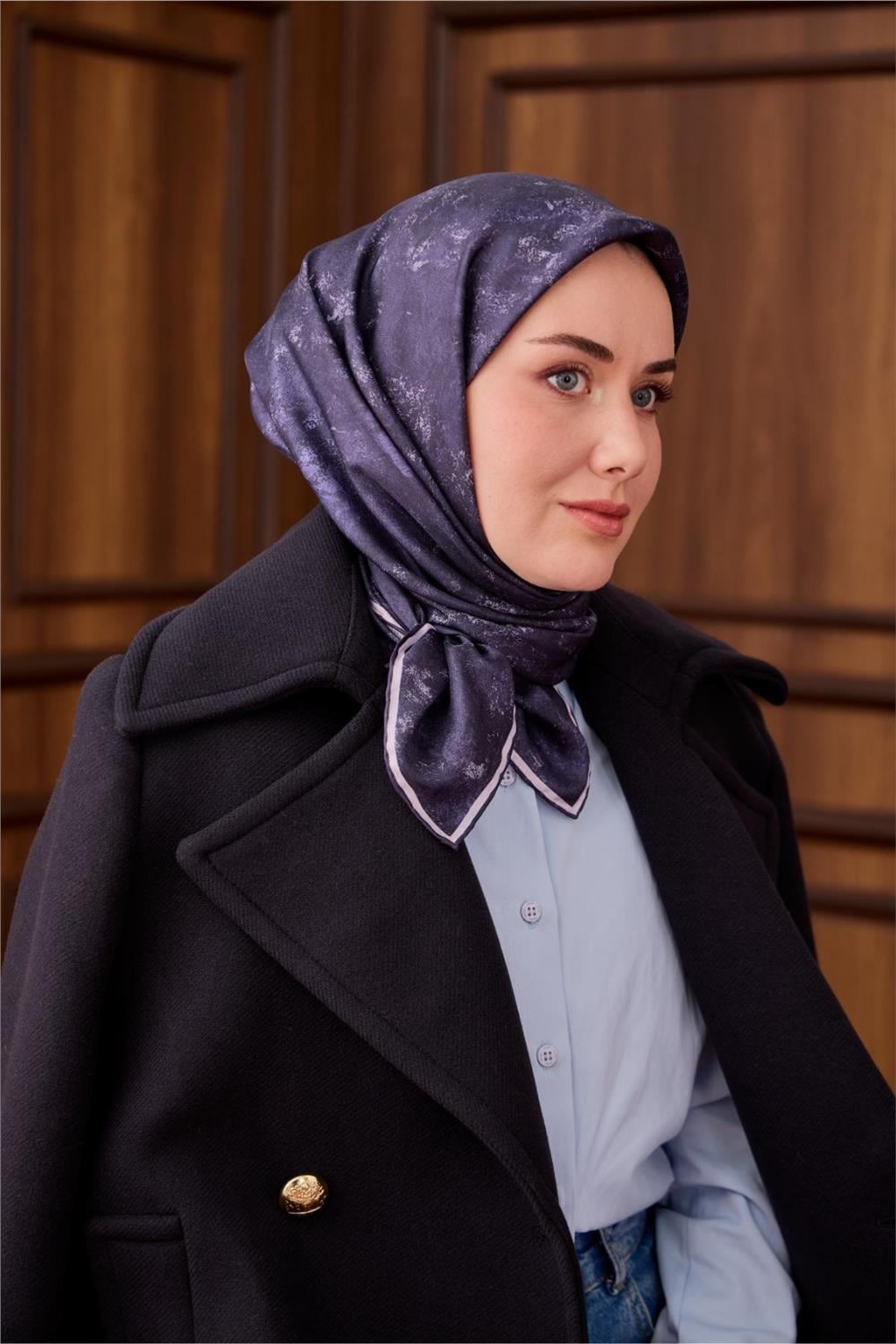 Twill İpek Eşarp Koyu Mor–Toz Pembe Desenli Tok Duruşlu 90x90