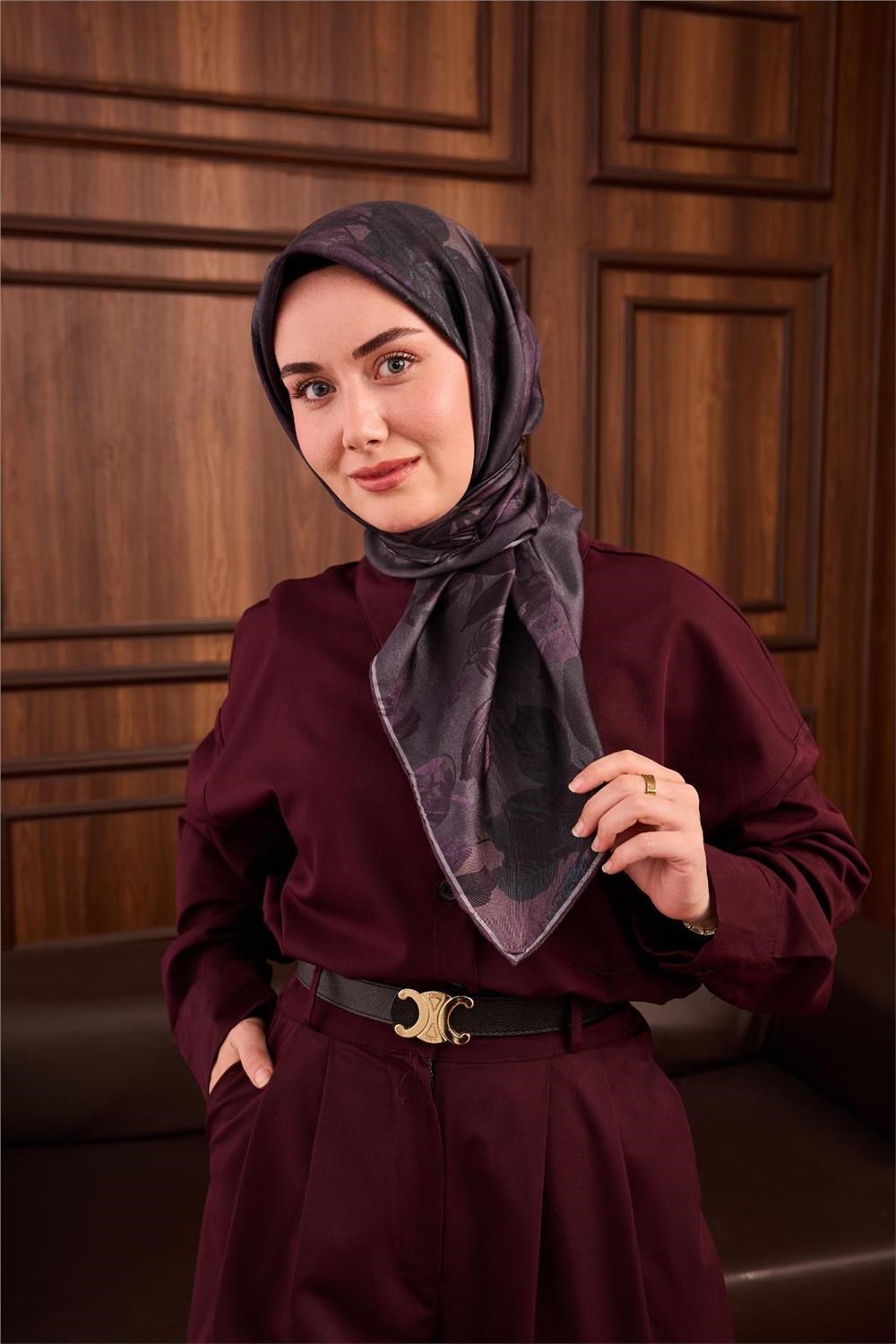 Twill İpek Eşarp Koyu Yeşil-Mor Çiçek Desenli Tok Duruşlu Kaymaz 90x90