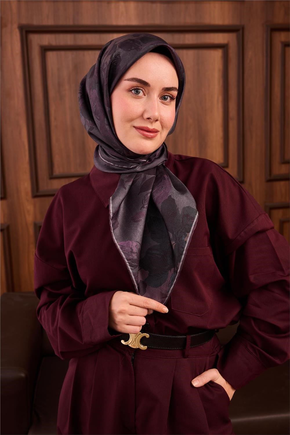 Twill İpek Eşarp Koyu Yeşil-Mor Çiçek Desenli Tok Duruşlu Kaymaz 90x90