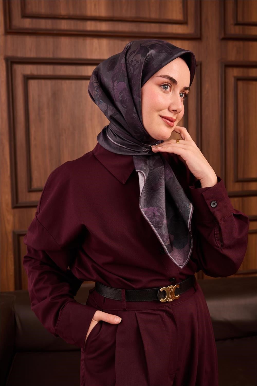 Twill İpek Eşarp Koyu Yeşil-Mor Çiçek Desenli Tok Duruşlu Kaymaz 90x90