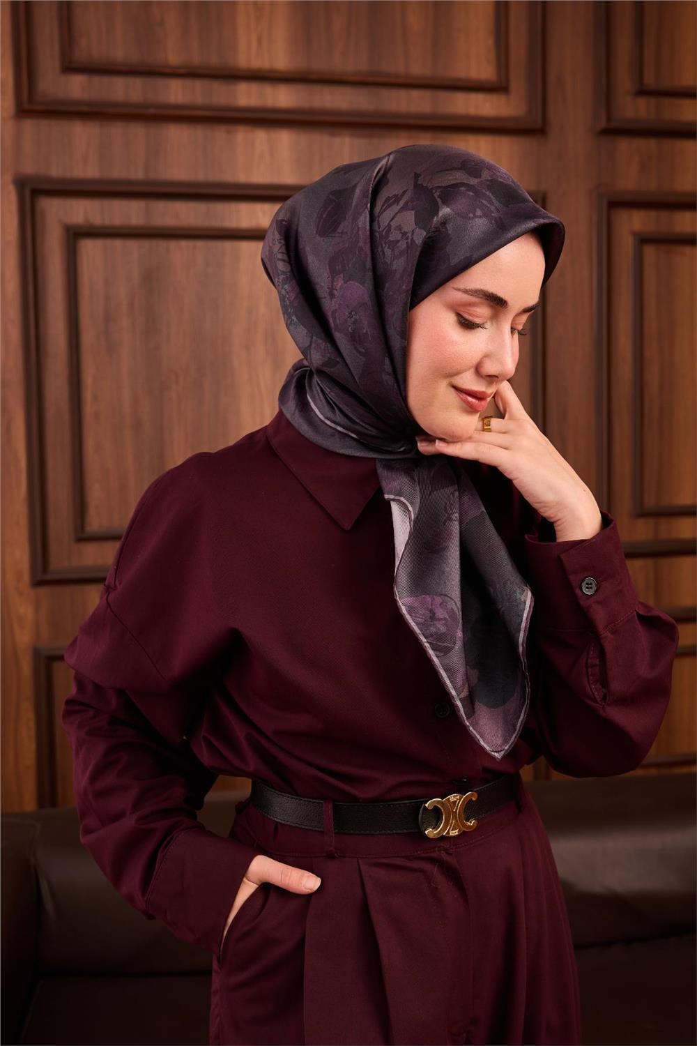 Twill İpek Eşarp Koyu Yeşil-Mor Çiçek Desenli Tok Duruşlu Kaymaz 90x90