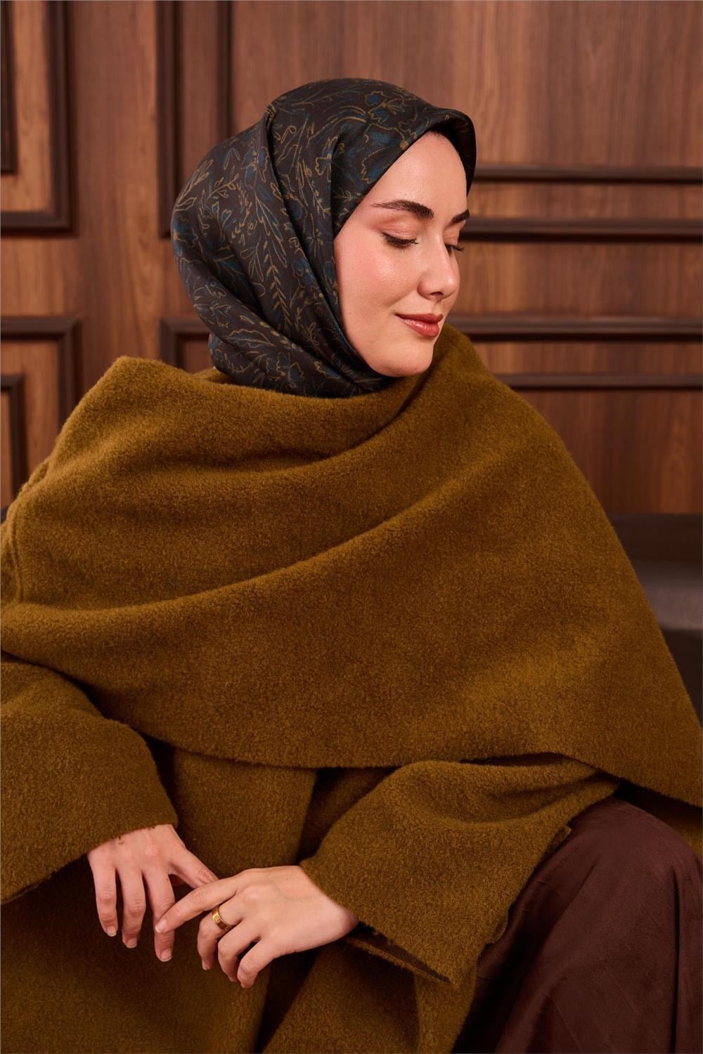 Twill İpek Eşarp Koyu Yeşil-Olive Çiçek Desenli Tok Duruşlu Kaymaz 90x90