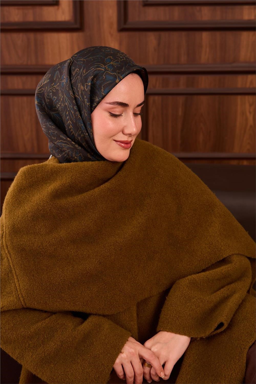 Twill İpek Eşarp Koyu Yeşil-Olive Çiçek Desenli Tok Duruşlu Kaymaz 90x90