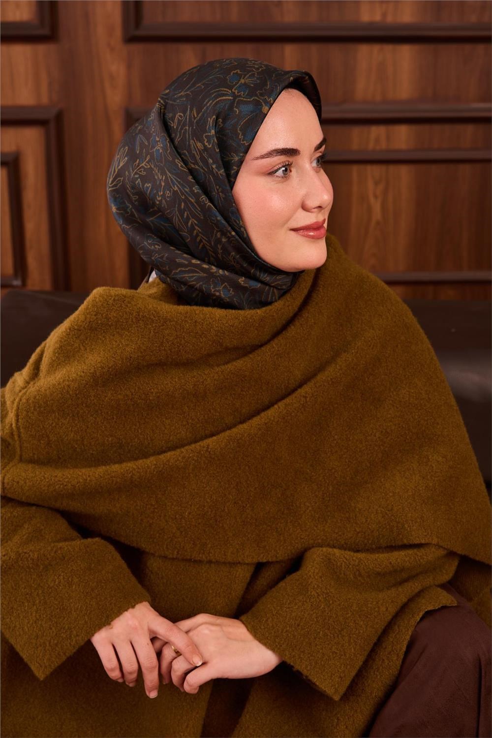Twill İpek Eşarp Koyu Yeşil-Olive Çiçek Desenli Tok Duruşlu Kaymaz 90x90
