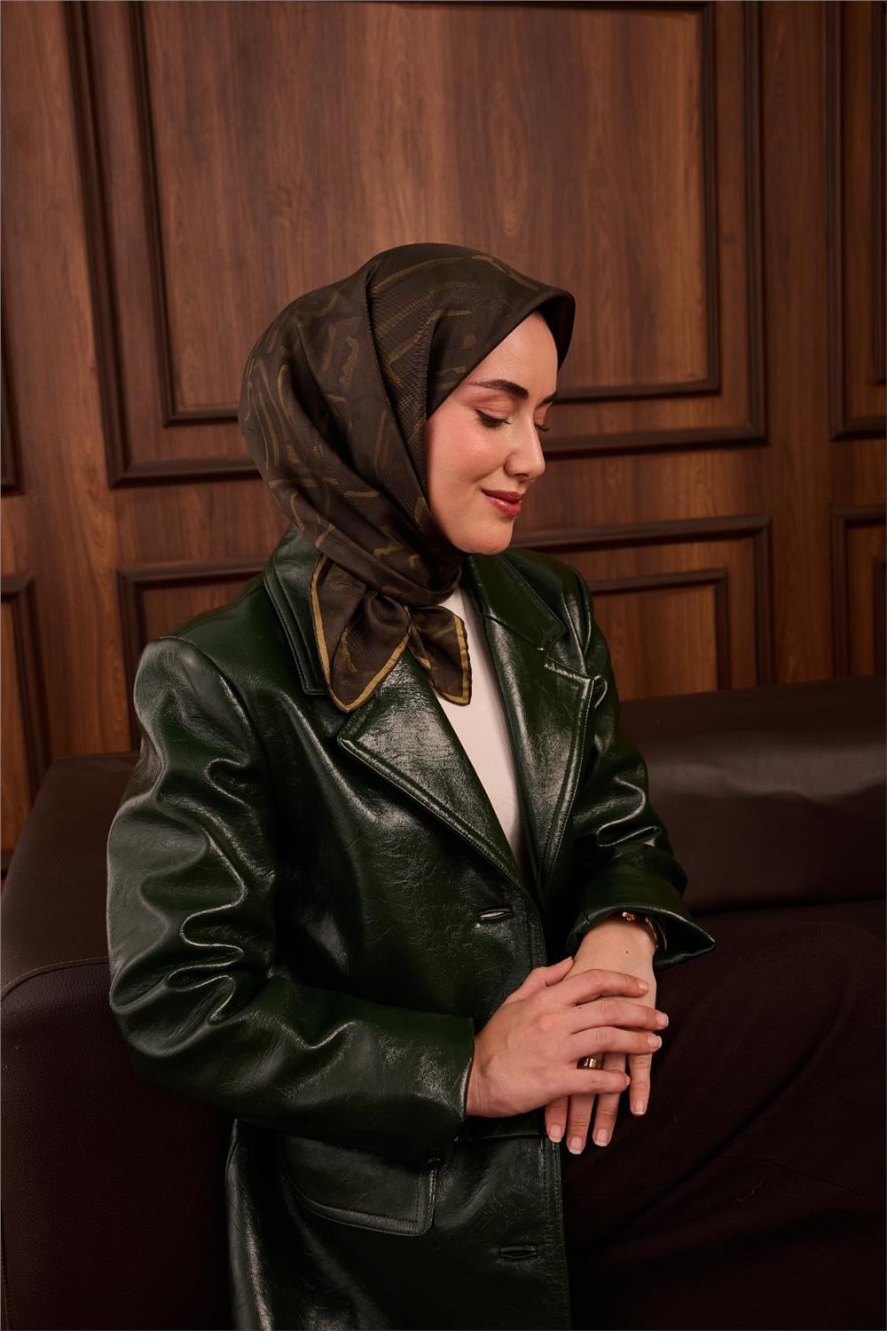 Twill İpek Eşarp Koyu Yeşil–Kına Yeşili–Olive Desenli Tok Duruşlu 90x90