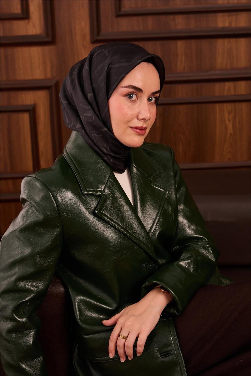 Twill İpek Eşarp Koyu Yeşil–Yeşil–Yeşil Gri Desenli Tok Duruşlu 90x90
