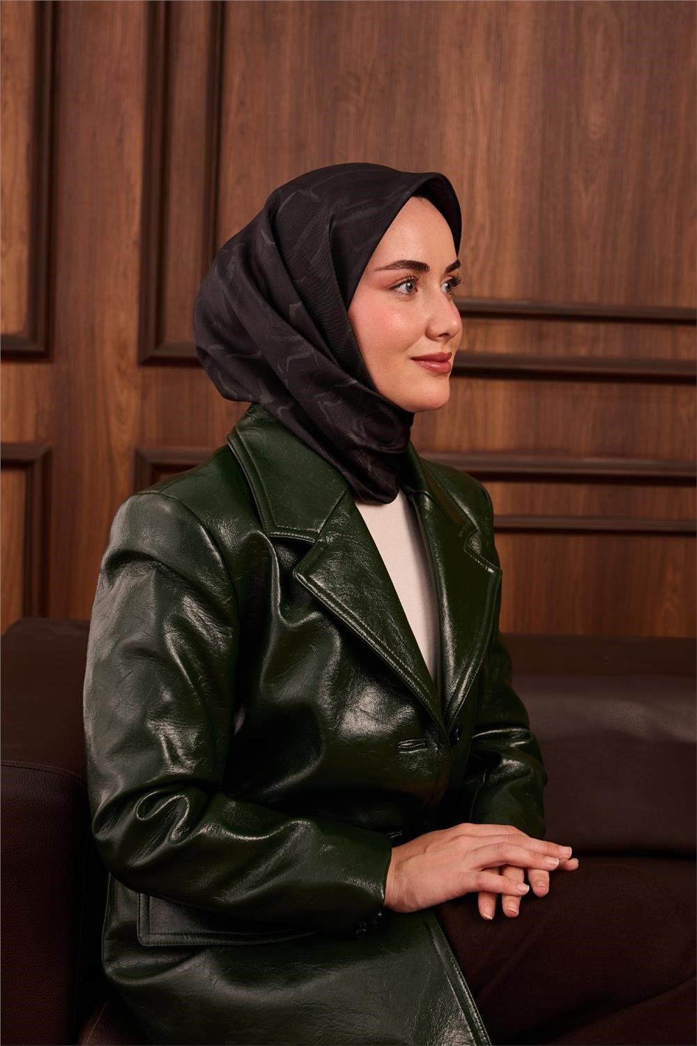 Twill İpek Eşarp Koyu Yeşil–Yeşil–Yeşil Gri Desenli Tok Duruşlu 90x90