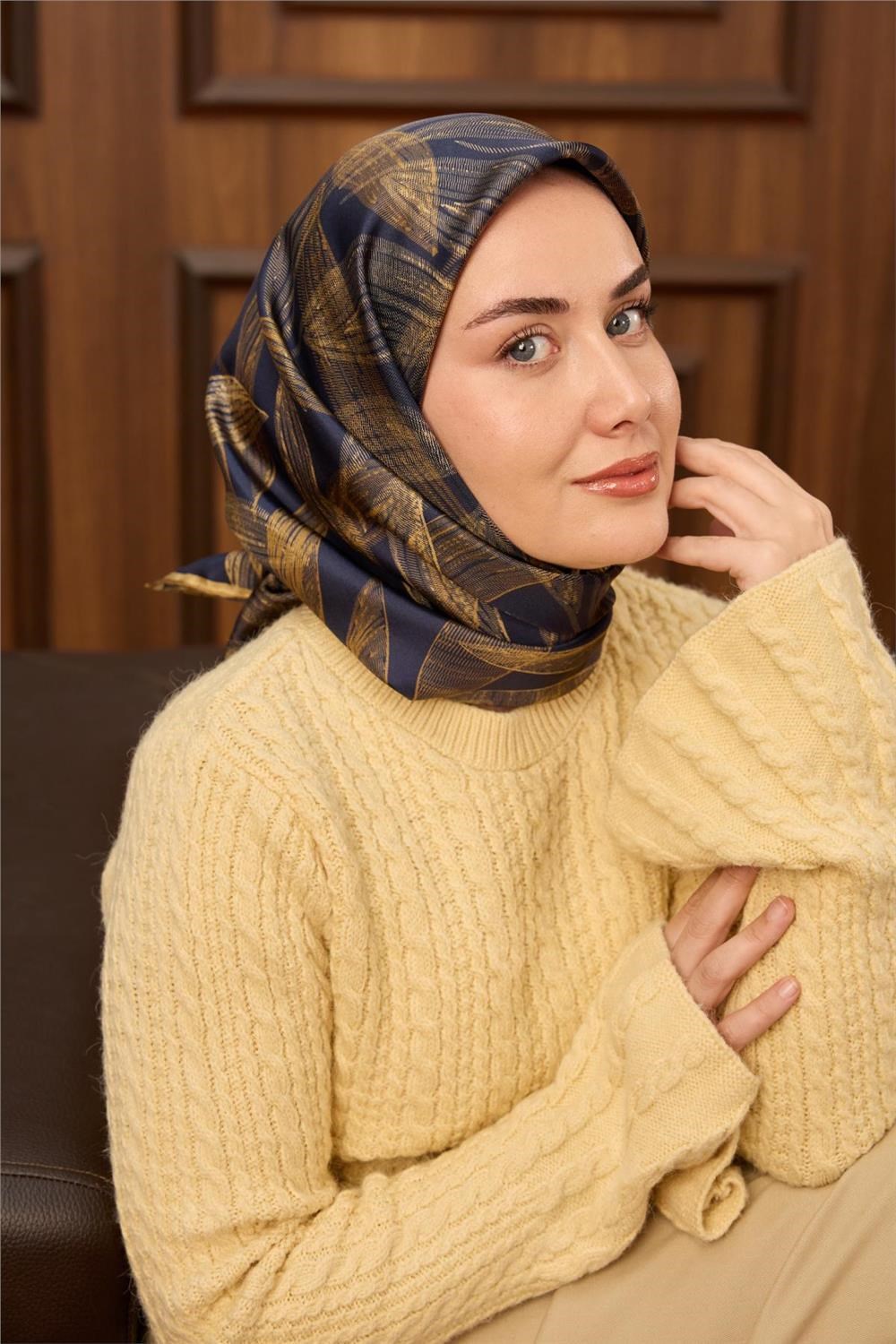 Twill İpek Eşarp Lacivert-Açık Gold Gold Geçişli Kaymaz Tok Duruşlu 90x90