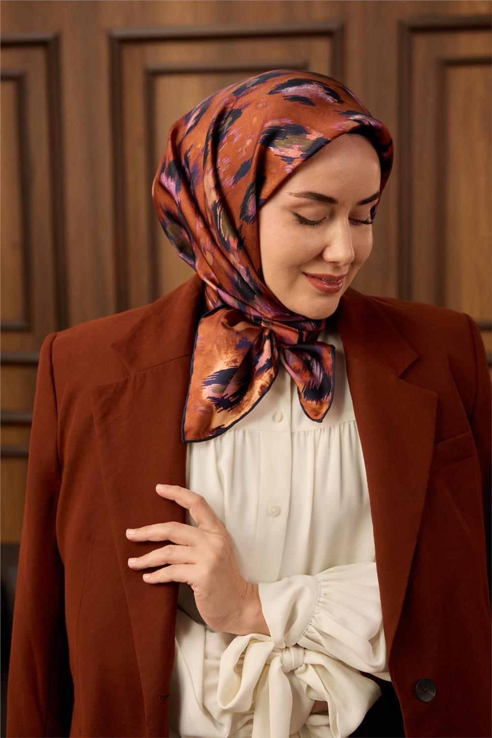 Twill İpek Eşarp Lacivert-Bakır Desenli Tok Duruşlu 90x90