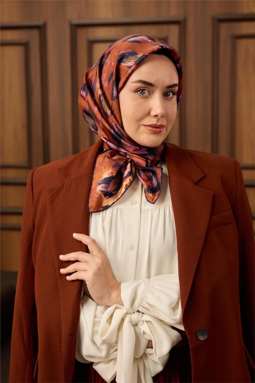 Twill İpek Eşarp Lacivert-Bakır Desenli Tok Duruşlu 90x90